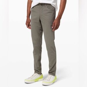 Lululemon ABC Pant Slim Warpstreme 32” (Size 31)